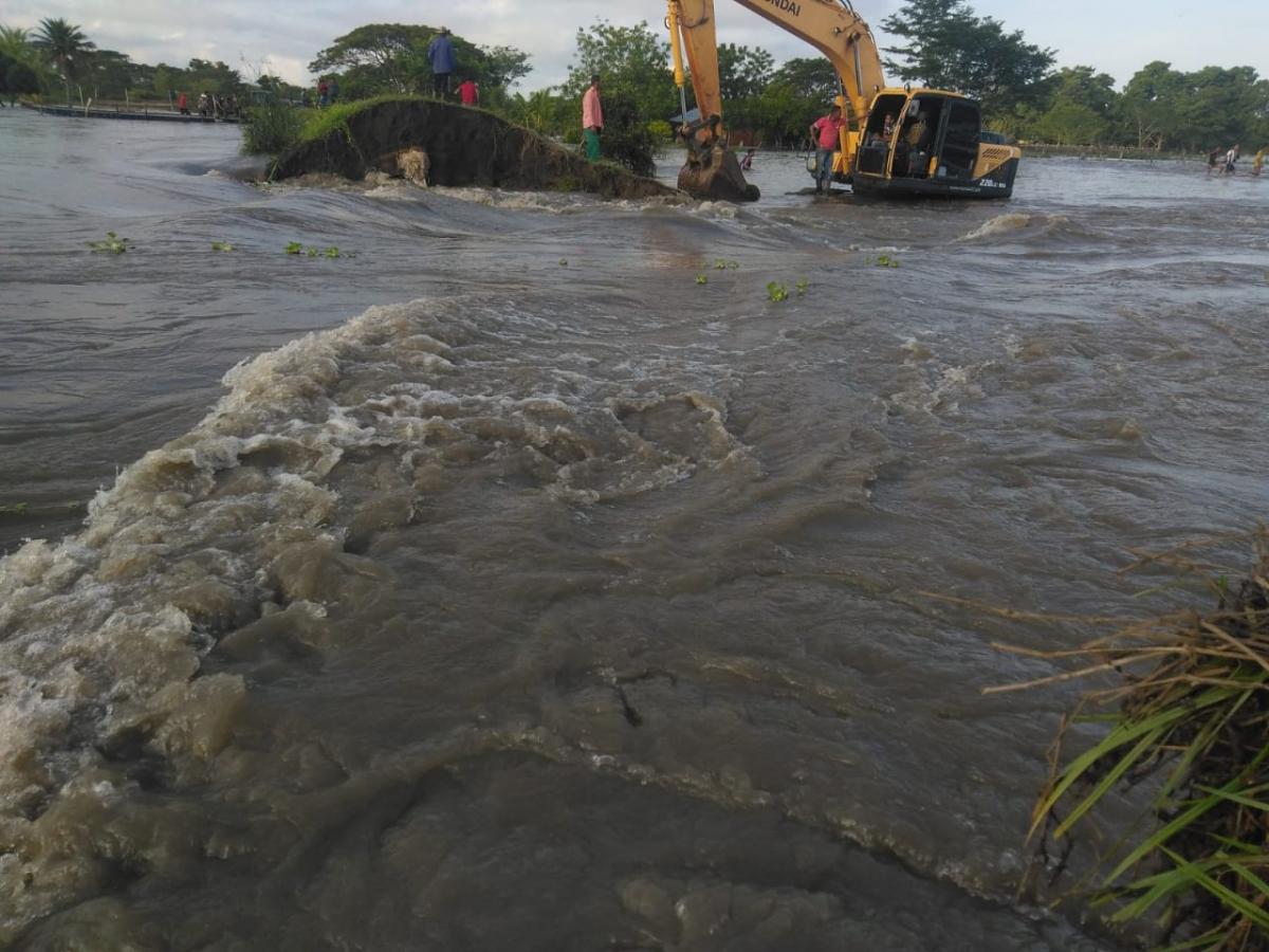 Avanzan trabajos para controlar emergencia por el chorro La Victoria en Hatillo de Loba, Bolívar