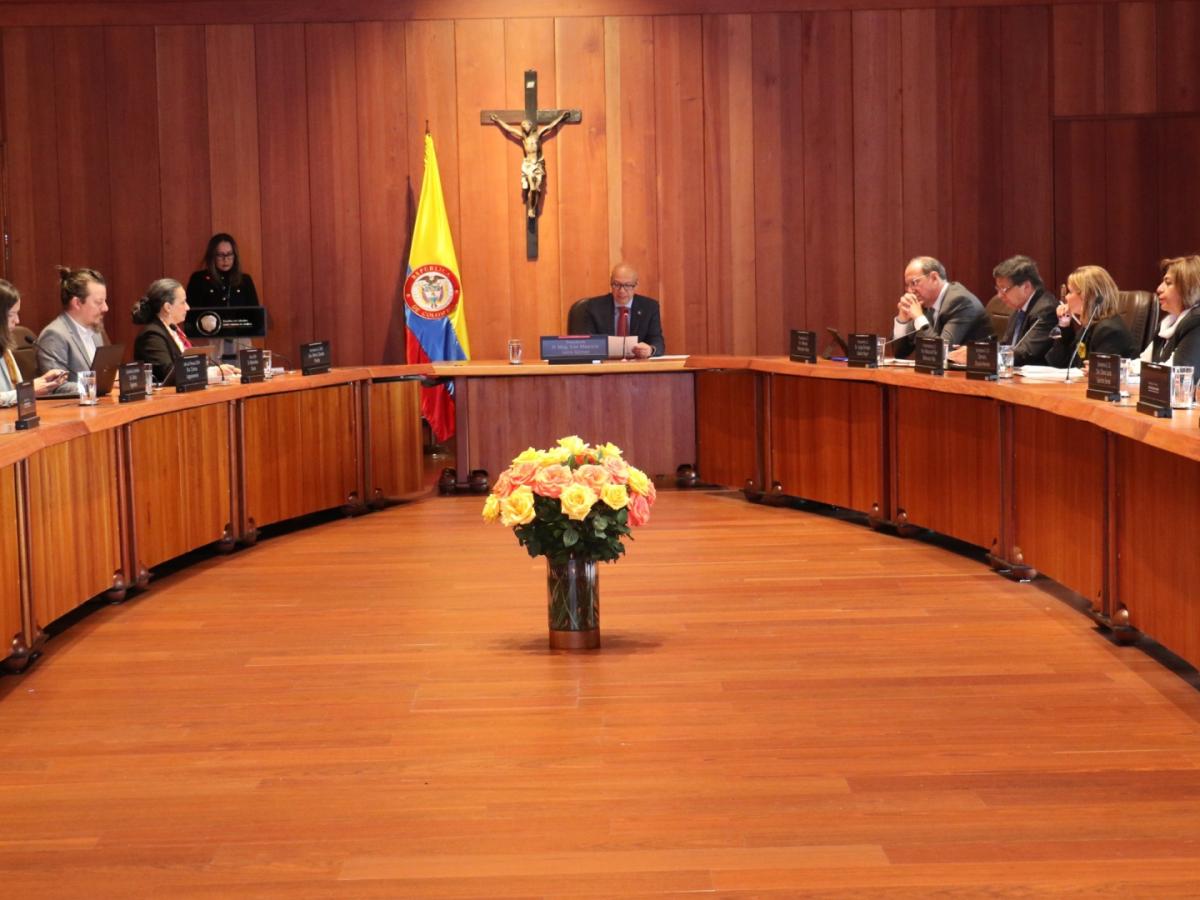 Salario mínimo Colombia 2026: Radican 16 demandas contra decreto