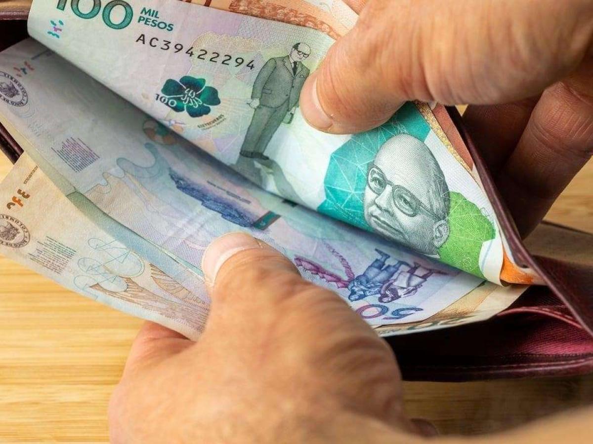 Desde 2022 el ingreso base pasó de menos de $1 millón a $1.750.905. Analistas destacan baja del desempleo, inflación controlada y crecimiento de 2,6% impulsado por consumo.