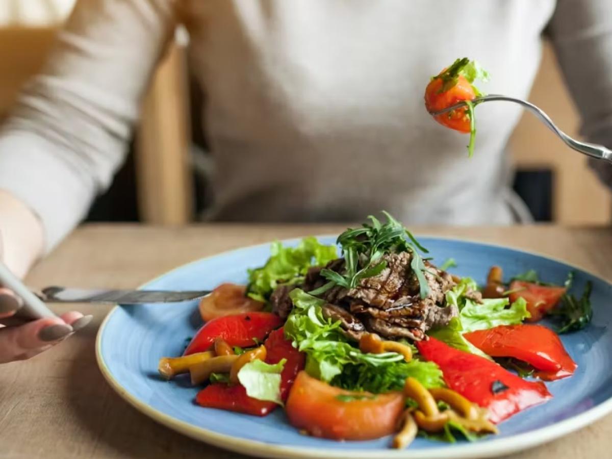 Si saboreamos lo que comemos, nos saciamos antes