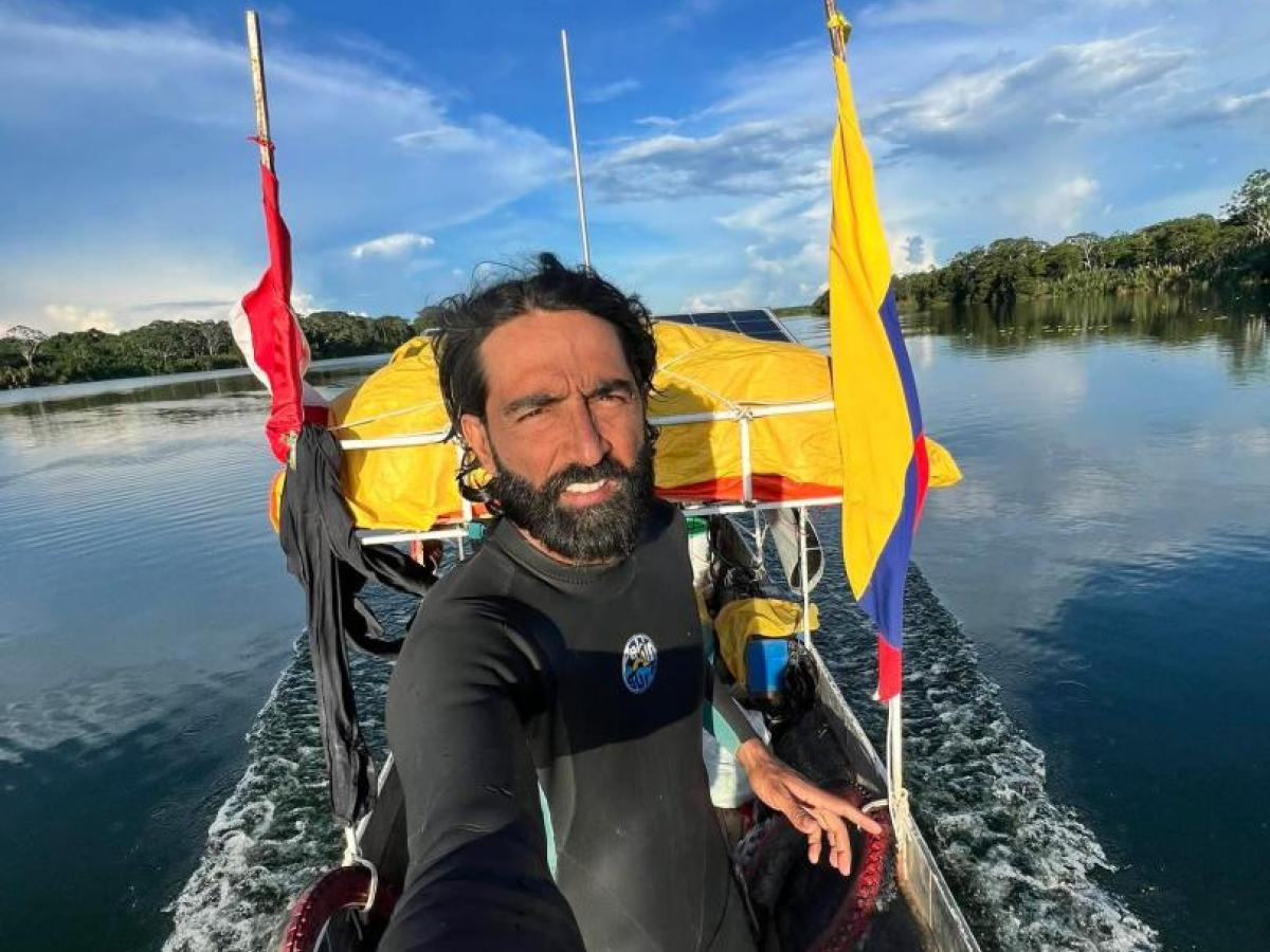 Super H: profesor colombiano nada el Amazonas