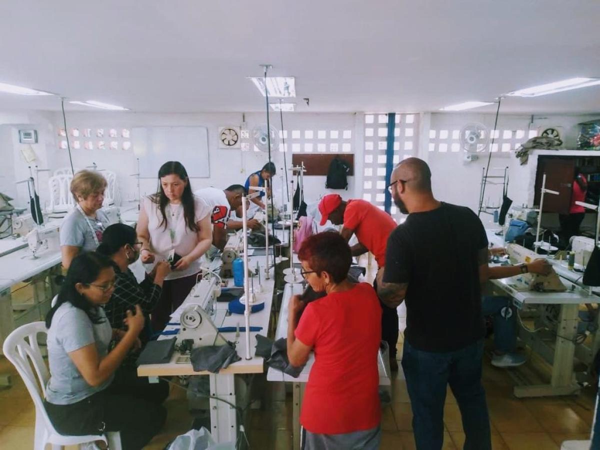 Cooperativismo de paz en Cali: mujeres cabeza de hogar, adolescentes y jóvenes trabajan por el desarrollo social