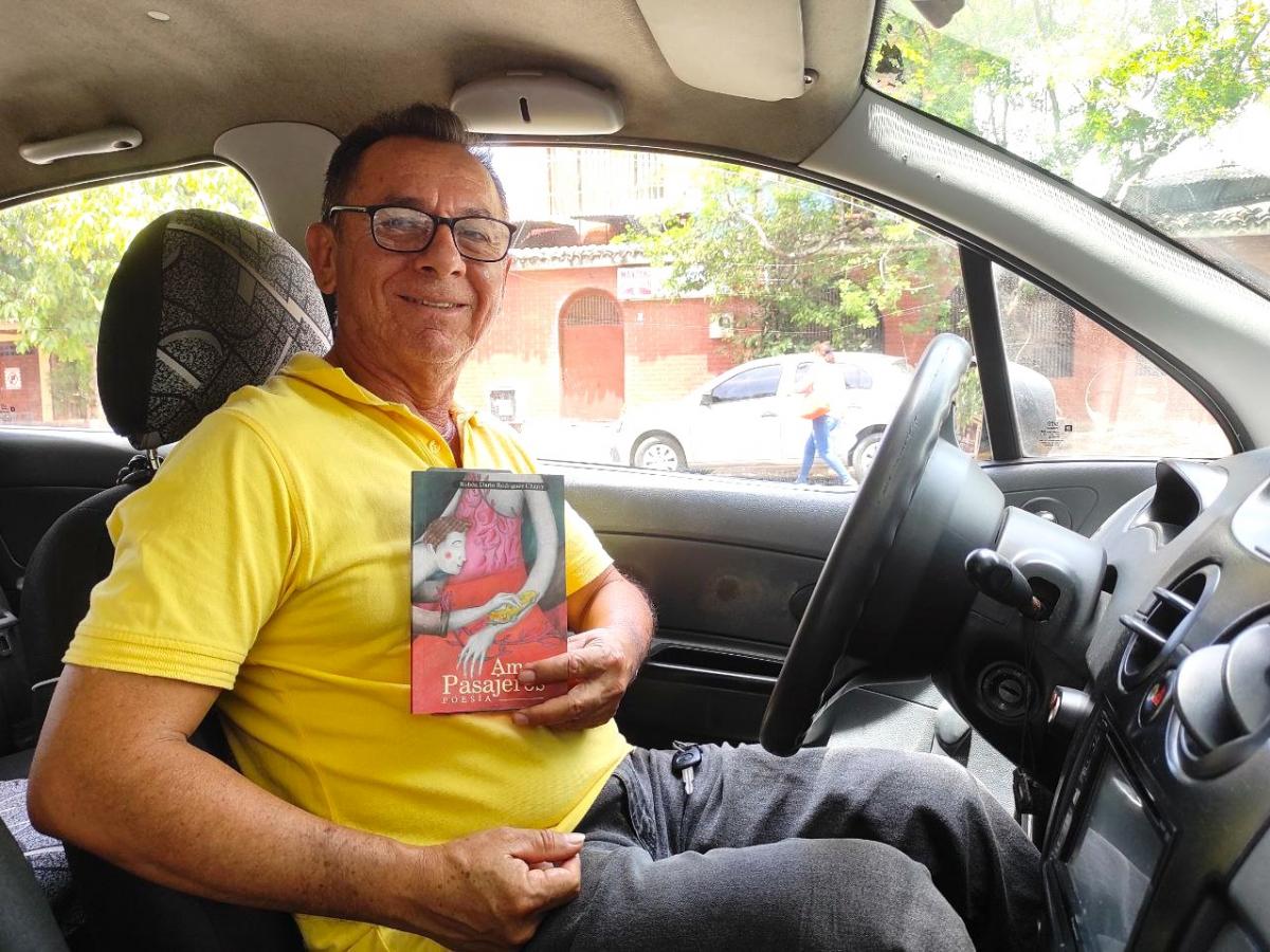 Rubén Rodríguez y su libro de poemas 'Amores pasajeros' | Taxistas