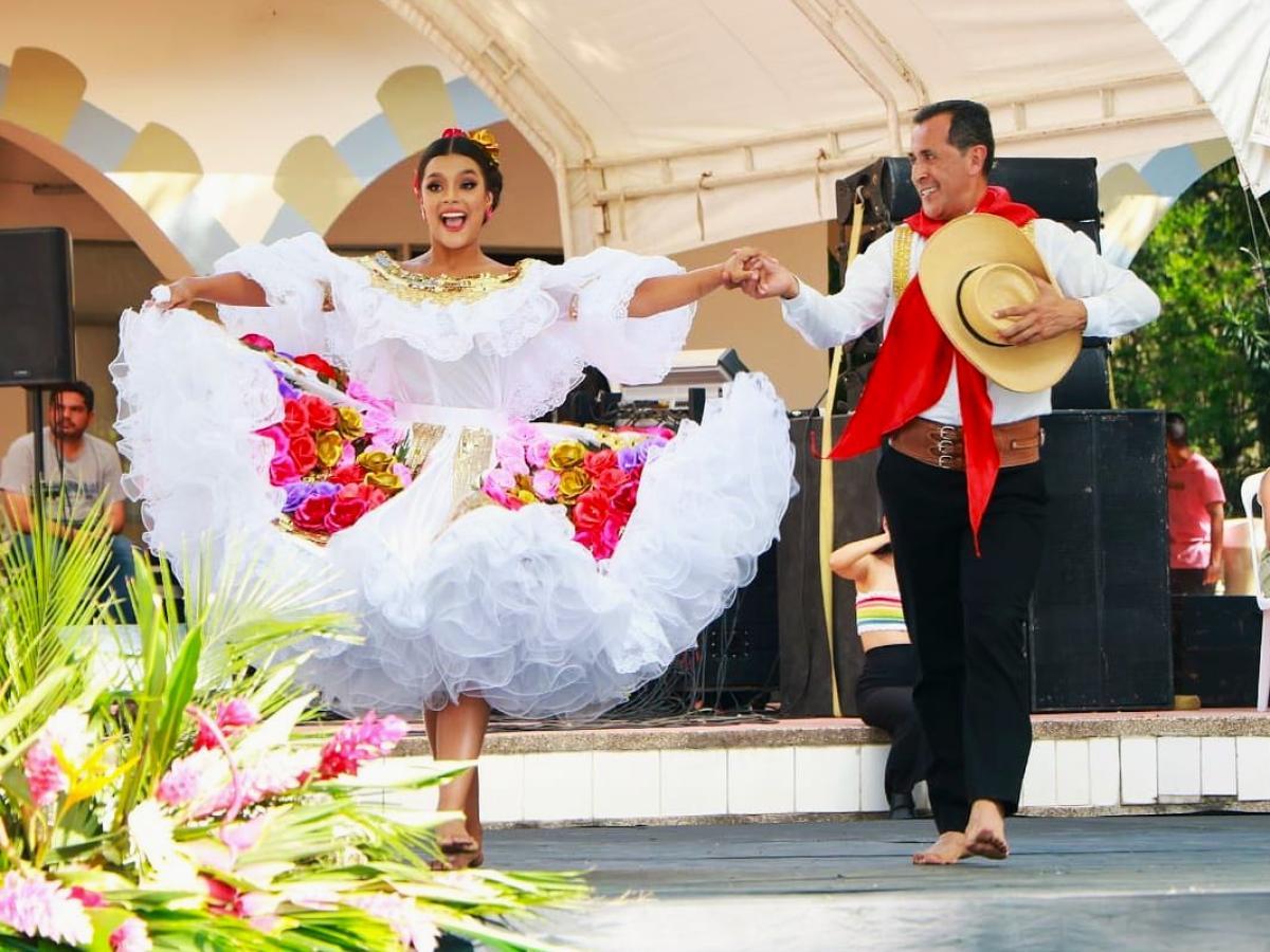 Día Mundial del Folclor en las regiones 