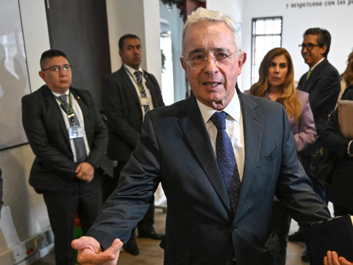 Álvaro Uribe Vélez: Víctimas piden audiencia pública a Justicia Argentina Álvaro Uribe Vélez: Víctimas piden audiencia pública a Justicia Argentina
