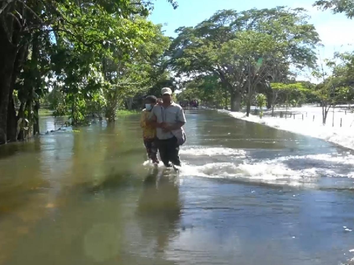 Damnificados por inundaciones en San Benito, Sucre