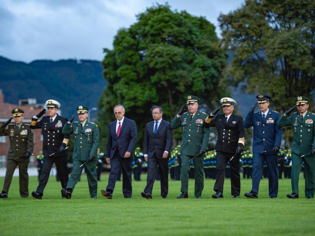 Soldados y campesinos deben aliarse para construir la paz: presidente Petro