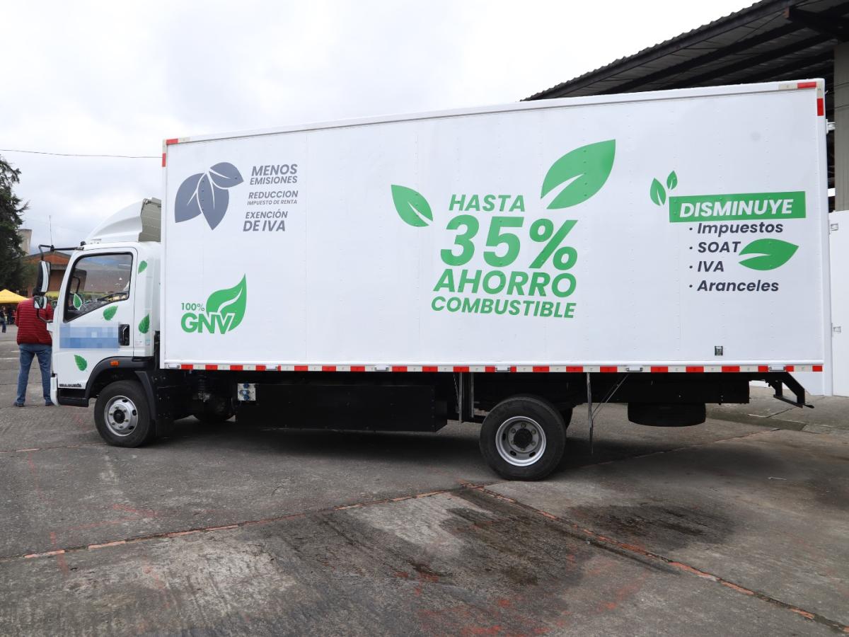 Inició el plan piloto del Etiquetado Vehicular Ambiental en Bogotá