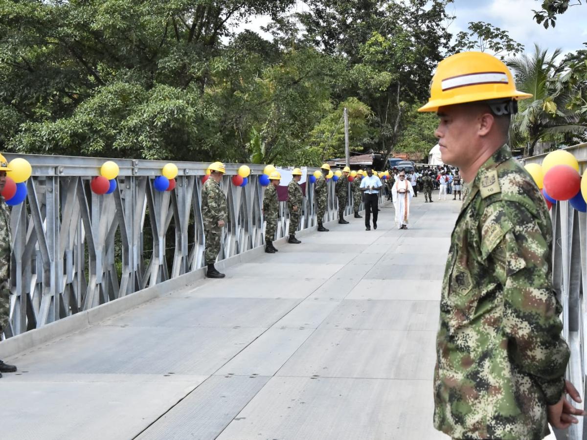 Tras siete meses de colapso, entregan puente de la Encharcazón 