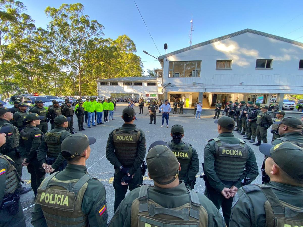 Fuga de presos en Medellín deja un policía muerto