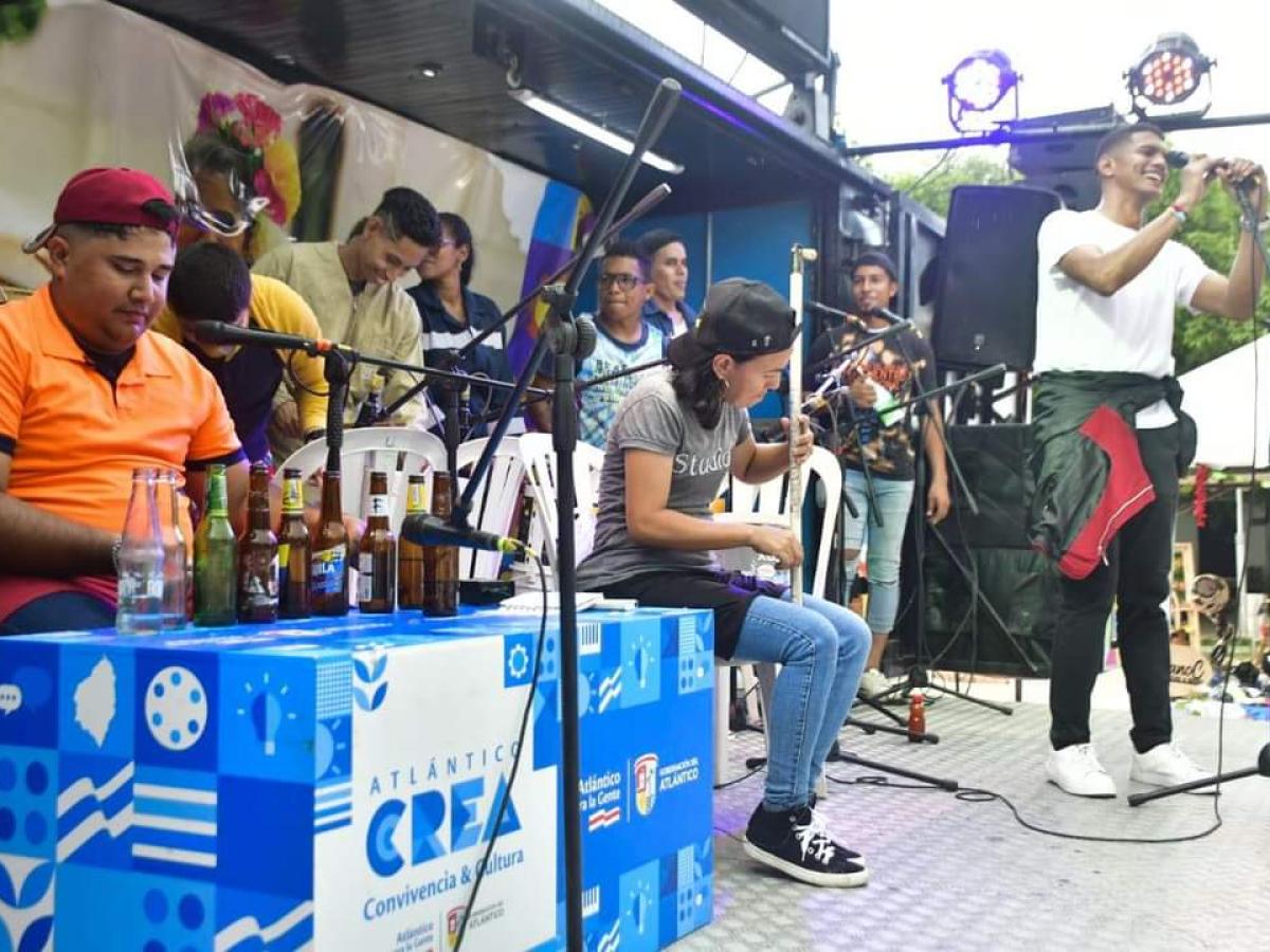 Música hecha con materiales reciclables | Medio Ambiente 