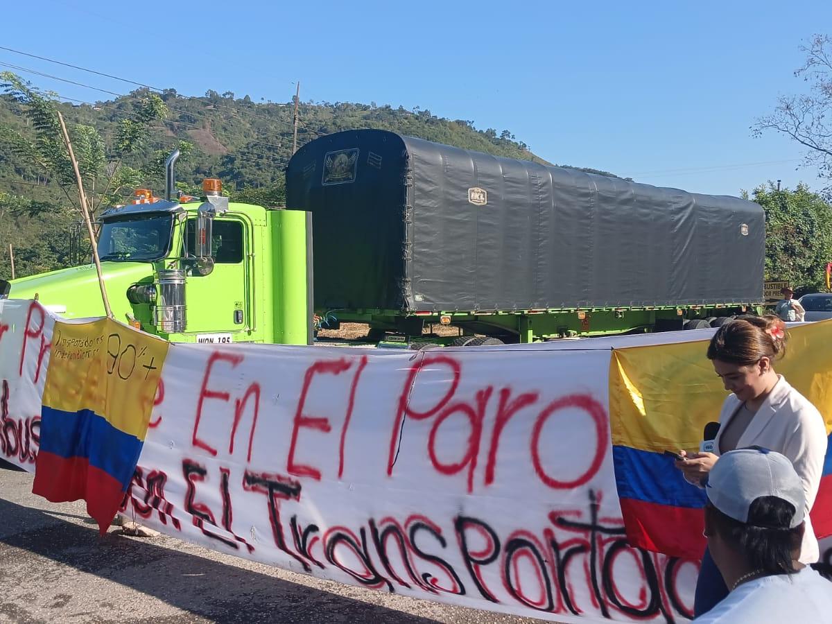 Vías de Santander: bloqueadas por paro camionero