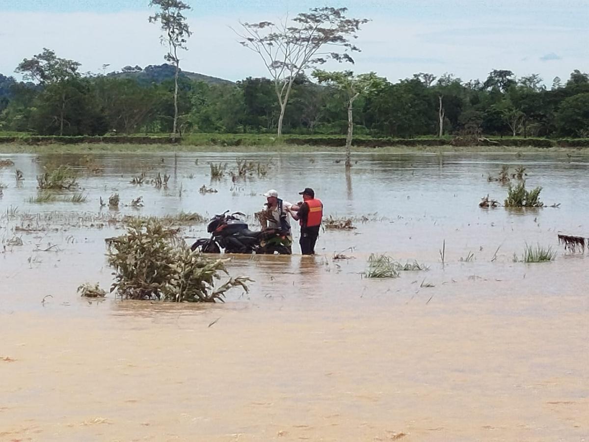 Familias afectadas por desbordamiento del río Güejar 