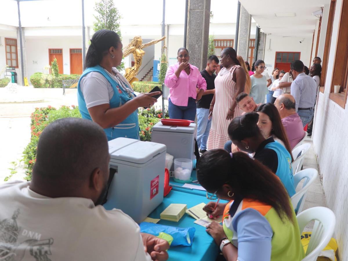 Semana de vacunación gratuita y puerta a puerta en Buenaventura