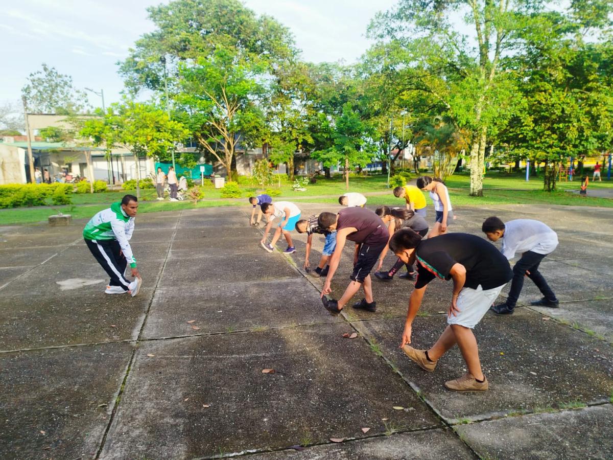 Meta: jóvenes practican boxeo para alejarse del conflicto armado