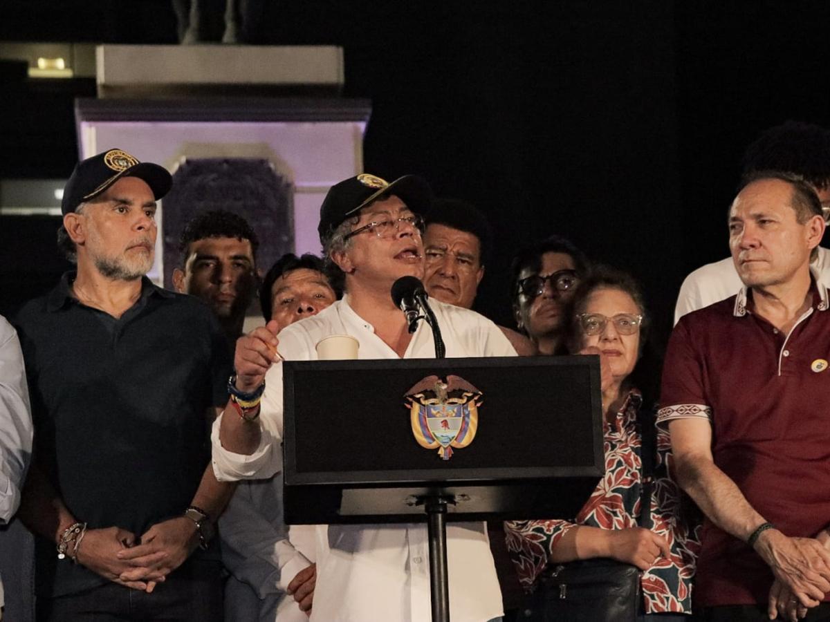 Petro en Barranquilla: advierte revolución social si lo sacan por apoyar huelga indefinida