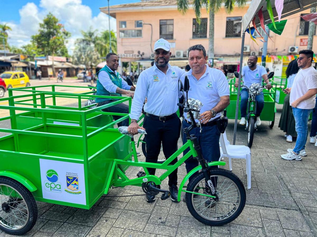 Buenaventura: Recicladores reciben triciclos para fortalecer su labor