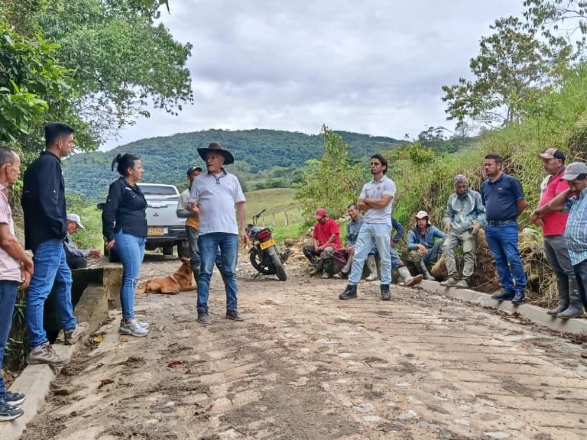Gobernación del Meta impulsa obra de placa huella en Mesetas con convenio solidario comunitario