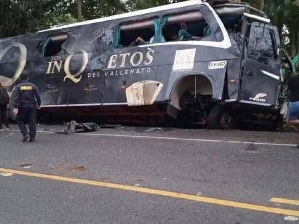 Bus de Los Inquietos del Vallenato se accidentó en Antioquia