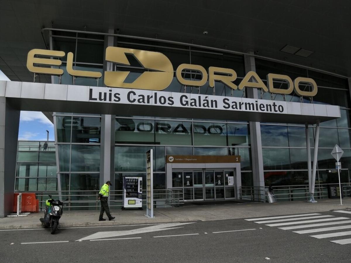 Nelson Enrique Robles: destituyen a intendente de Control Aeroportuario en Bogotá
