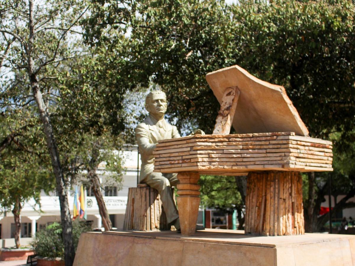 Luis A. Calvo: canciones e historias que tal vez no conocías