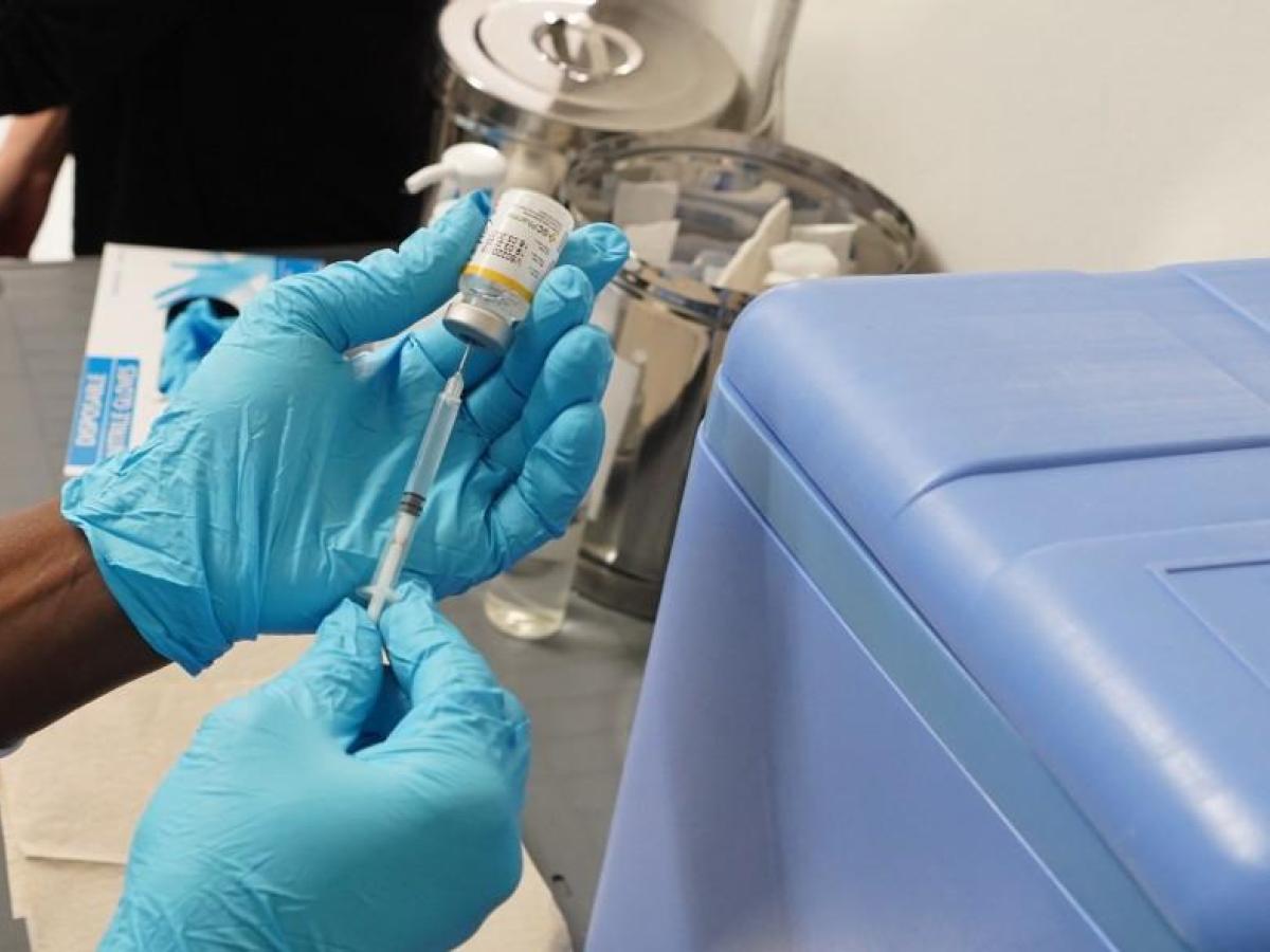 Comité de la ONU pide levantar patentes de vacunas contra el COVID-19