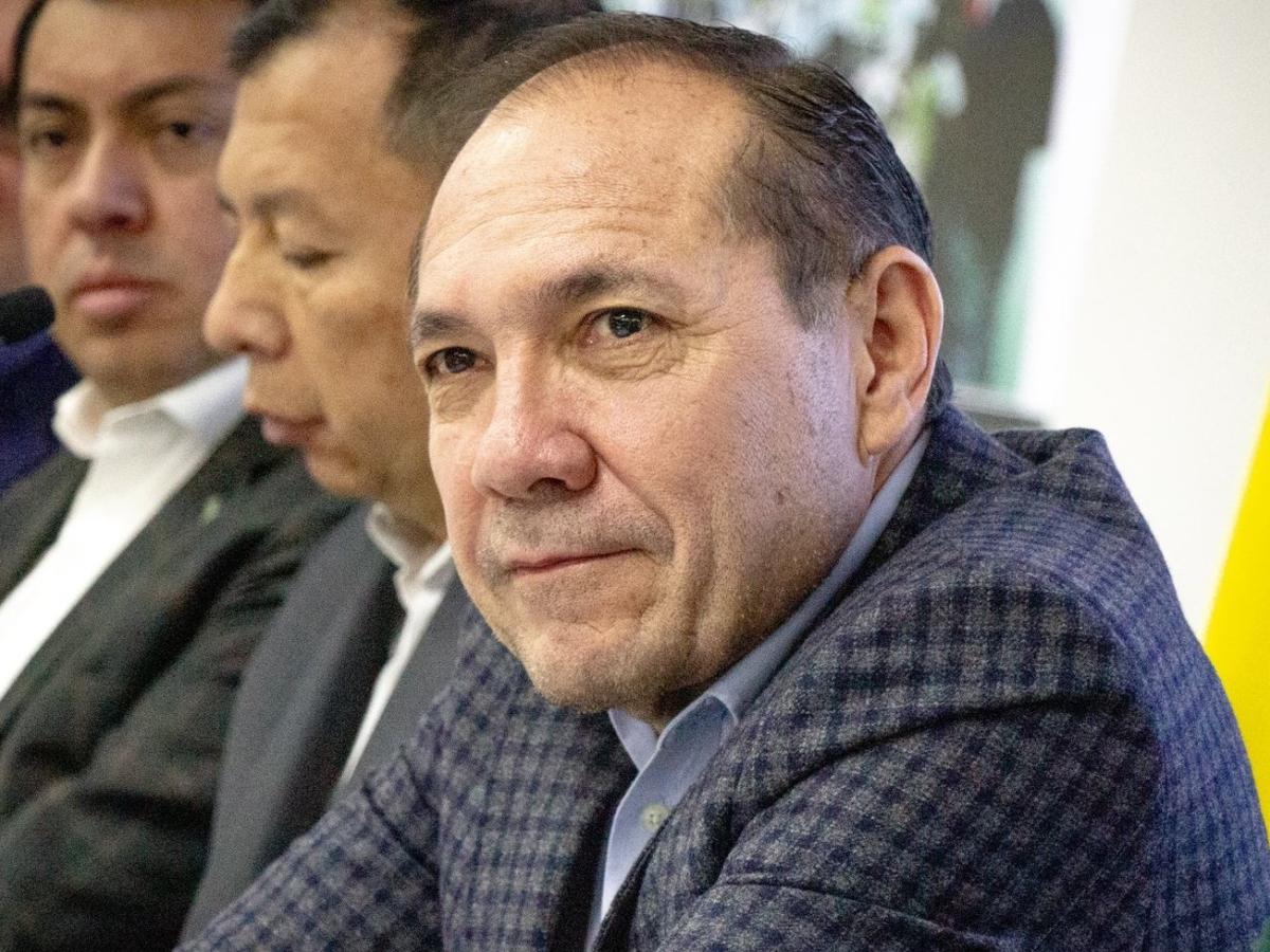 "Uribe hizo referendo, Santos plebiscito, nosotros consulta popular": Antonio Sanguino