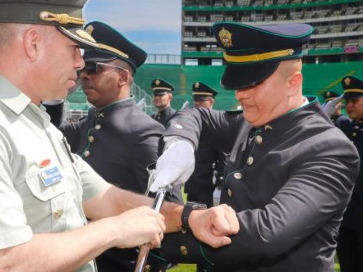 Presidente Petro anuncia salario mínimo para tropa y patrulleros