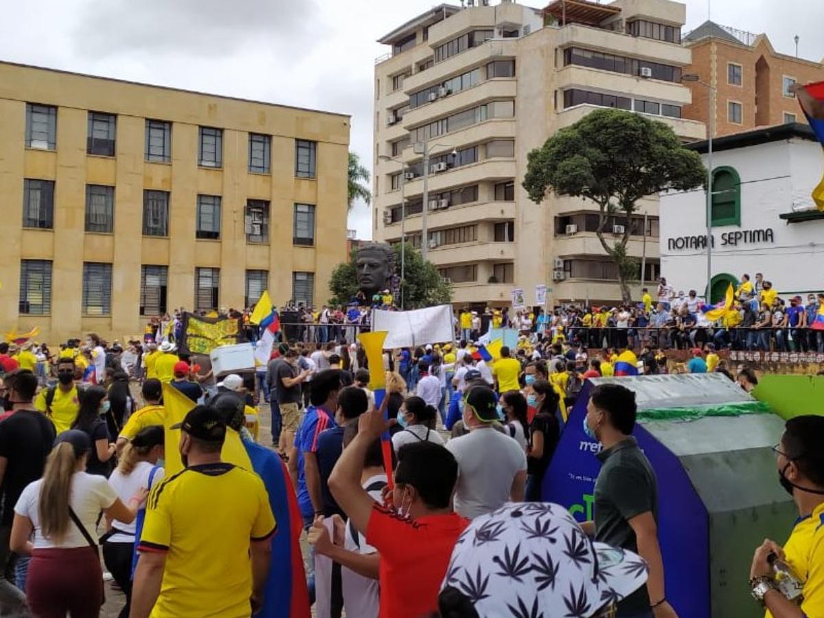 Manifestantes en Bucaramanga marcharon pacíficamente 