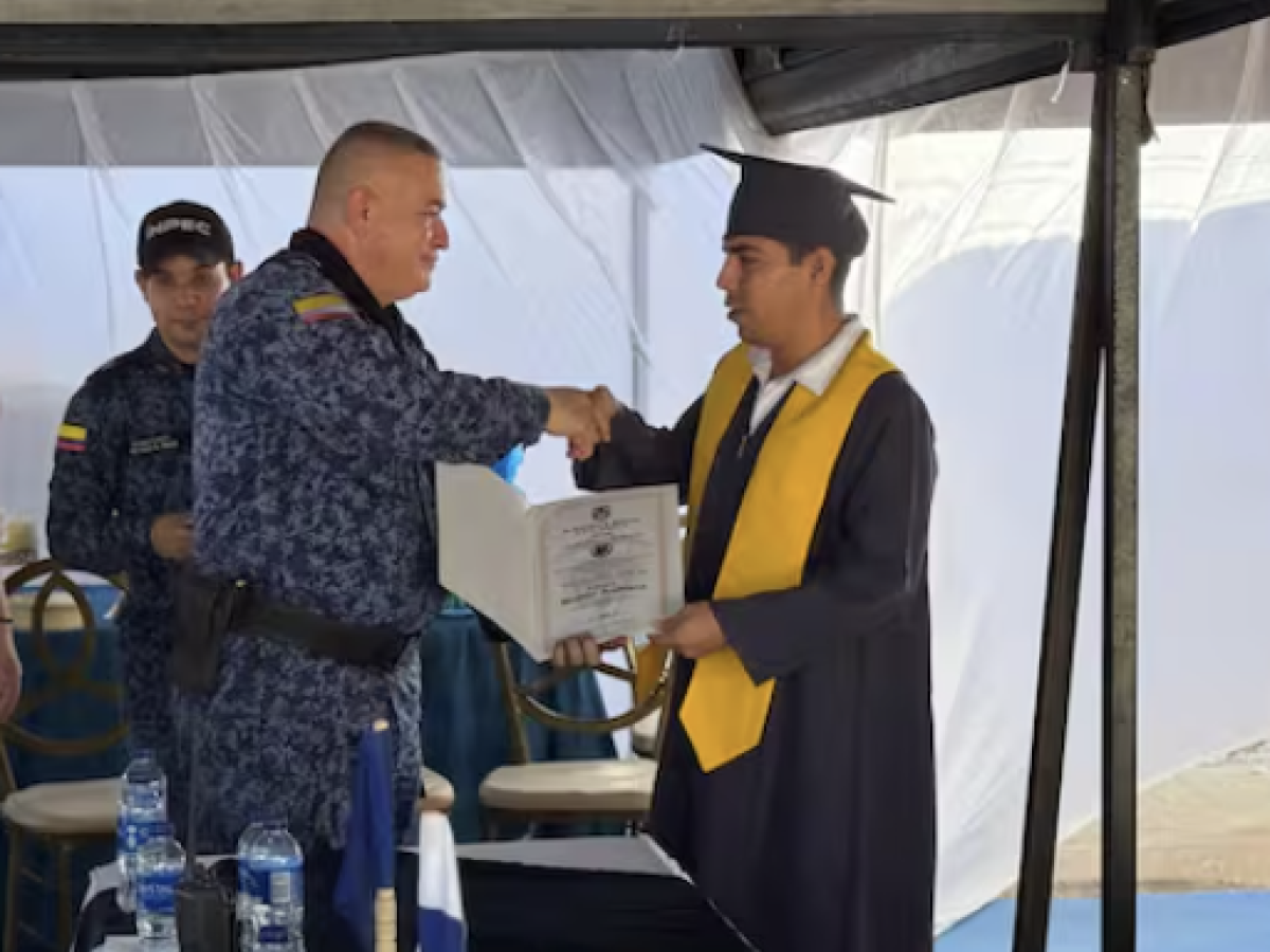 Nueve internos de la Cárcel Judicial de Valledupar se gradúan como bachilleres