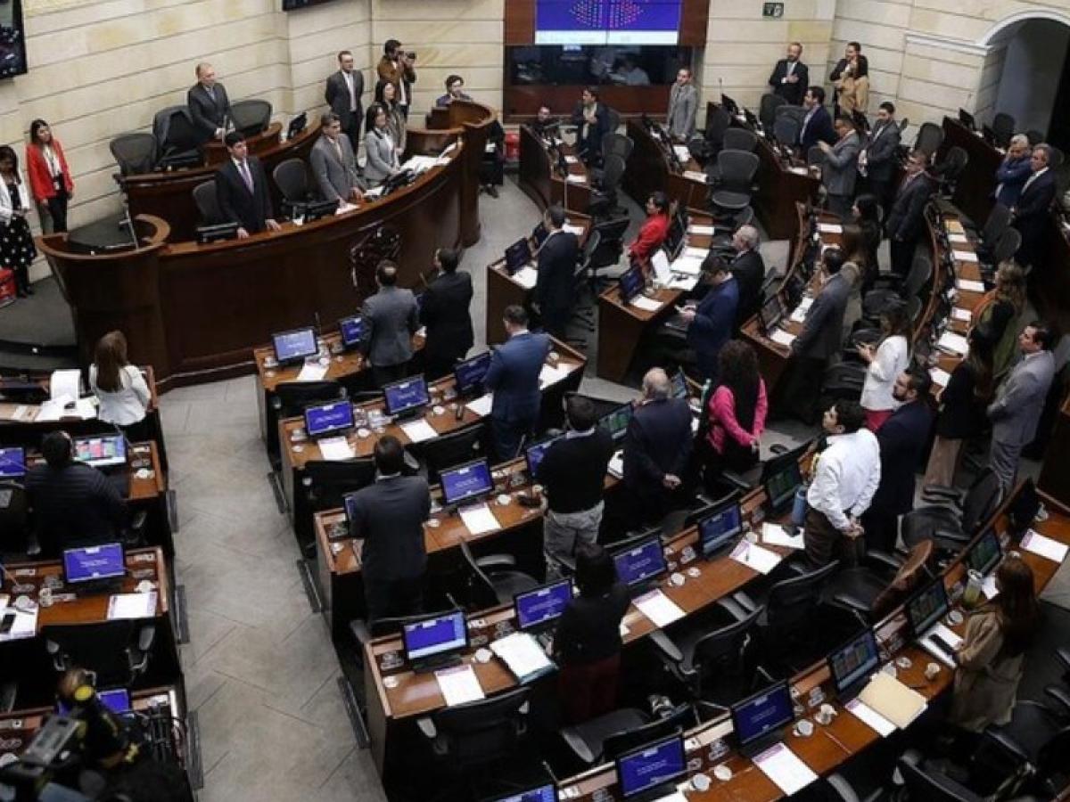 Senado aprueba disminuir vacaciones a Congresistas