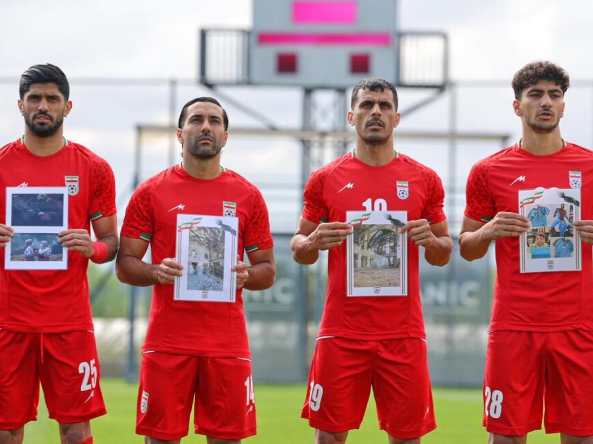 Selección de Irán rinde homenaje a víctimas de ataque en Minab