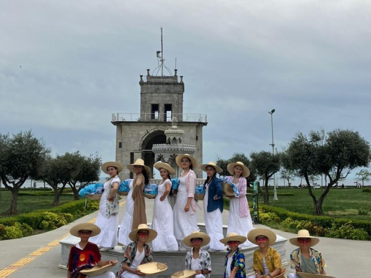 Niños de Colombia, mostraron las danzas del país en Turquía