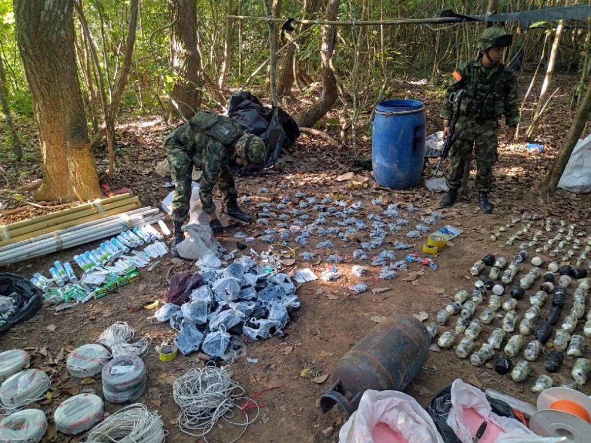 Ejército destruyó tres áreas minadas y un depósito de artefactos explosivos en Arauca 