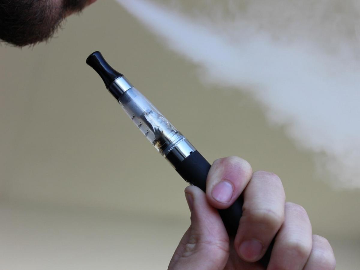 Radican proyecto que busca crear impuestos a los vapeadores