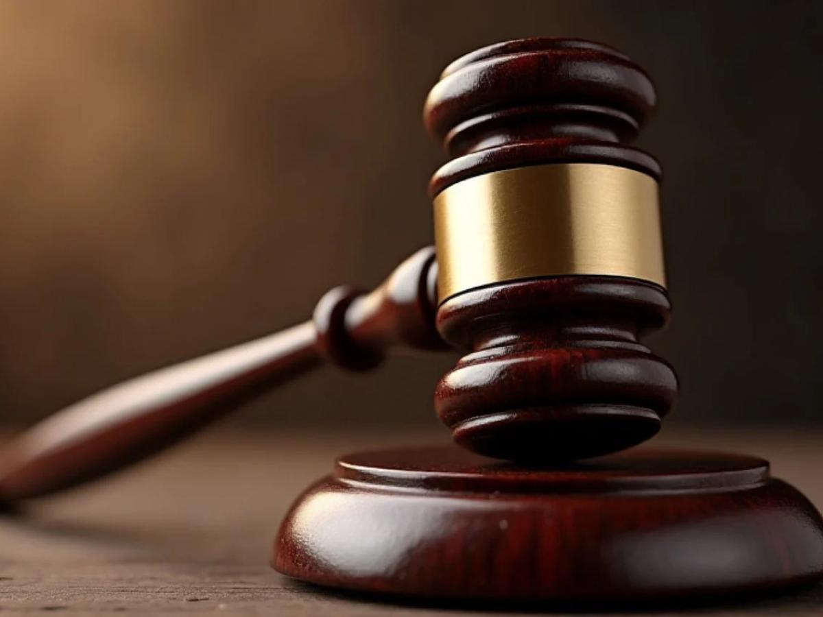 Juez ordena a El Espectador rectificar por falsa vinculación de influenciadores con el gobierno