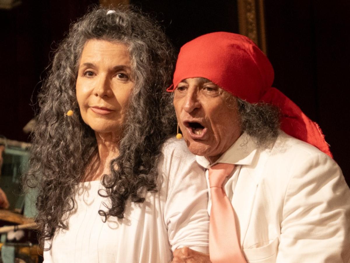 El Águila Descalza presenta 'Clase mela' en el Ástor Plaza 