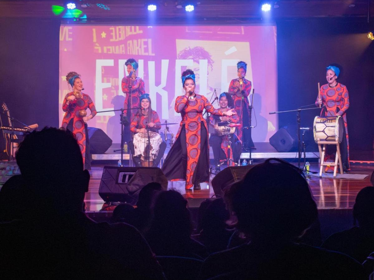 ¡'La enganchá', de Enkelé llega al Miércoles de Descarga!