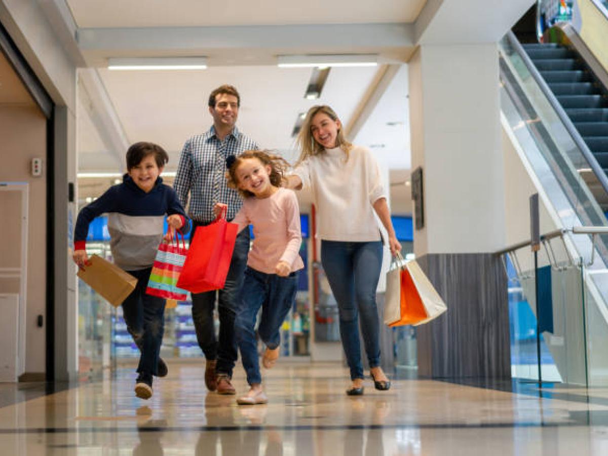 Consumo de los hogares impulsa la economía colombiana, según el Banco de la República