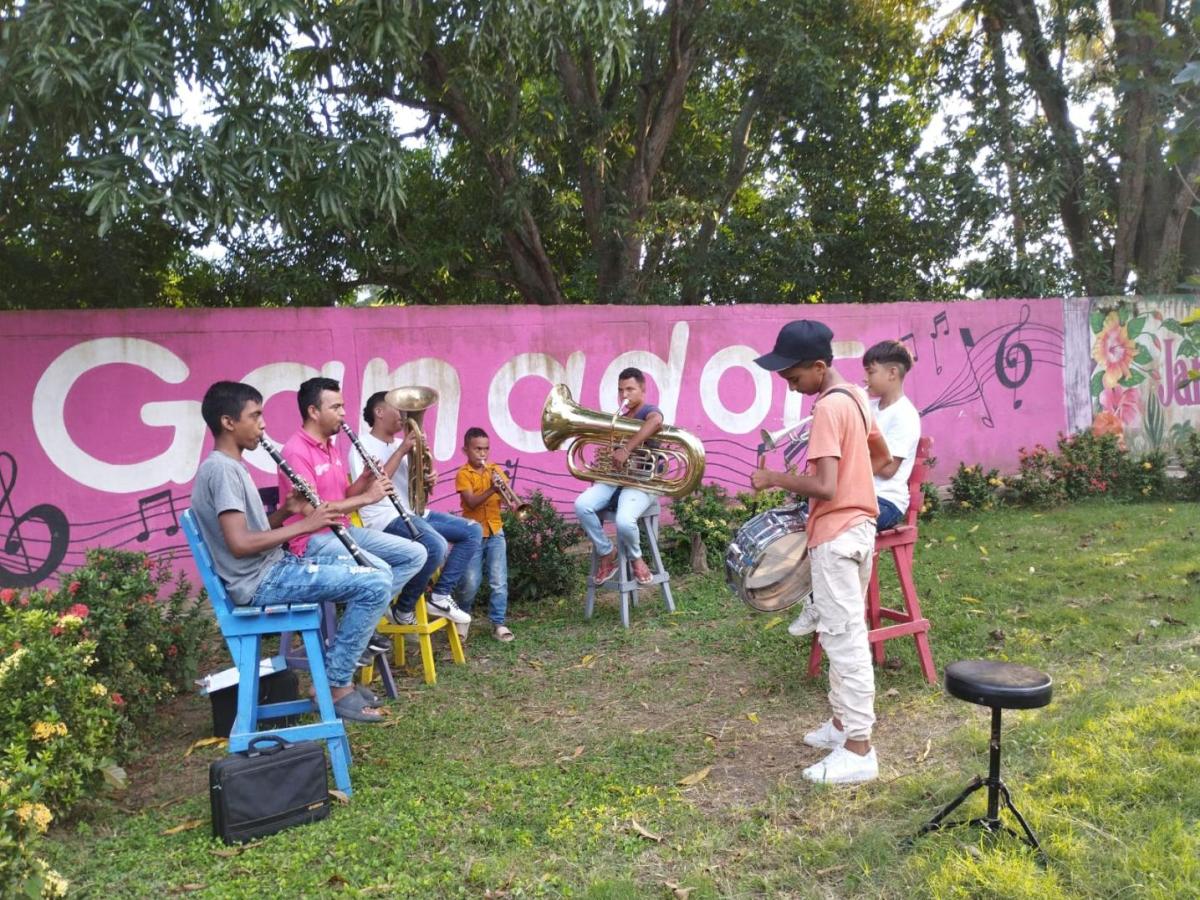 Historia de José Leonel, un joven que luchó por aprender clarinete