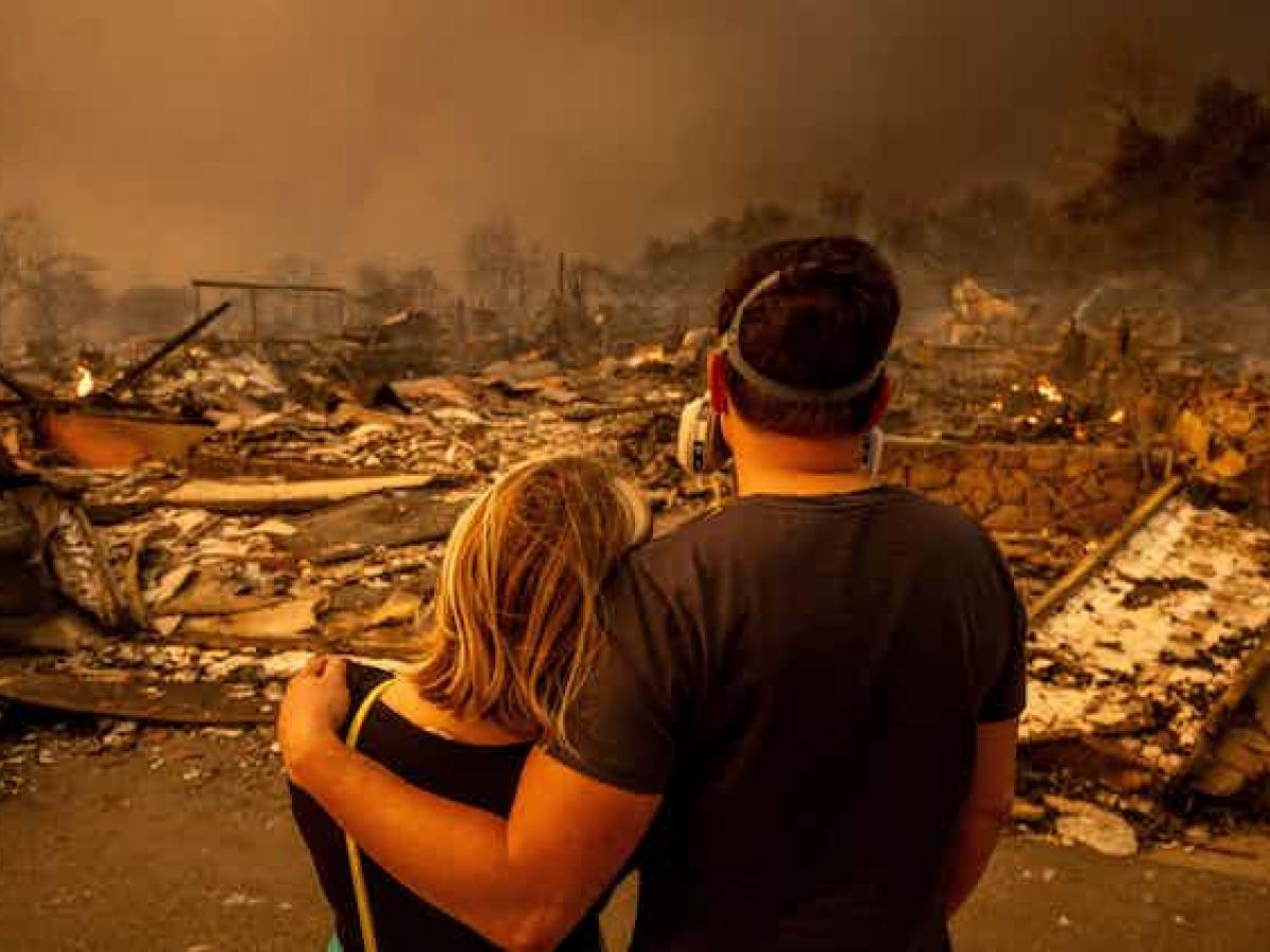 Cómo los vientos de Santa Ana han provocado incendios mortales en el sur de California