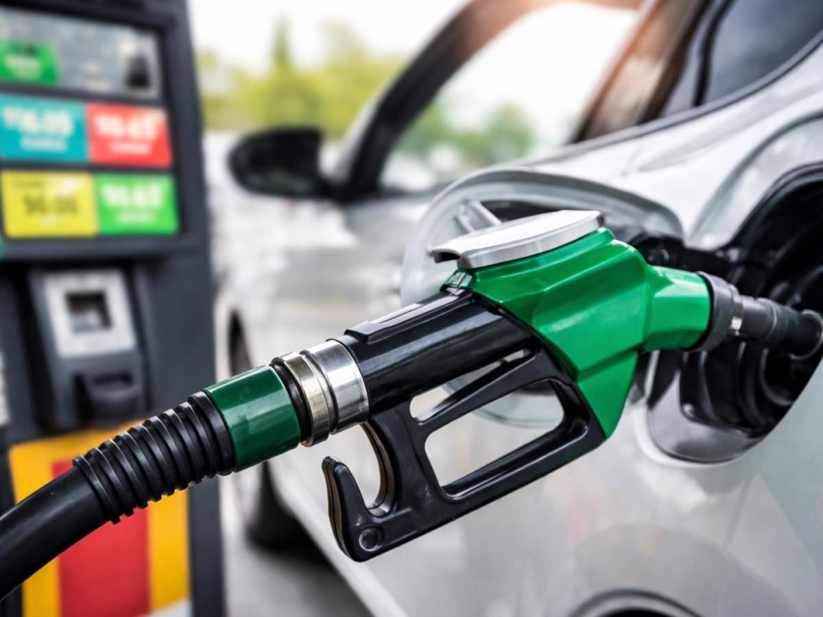 Precio de la gasolina podría bajar $300 en Colombia