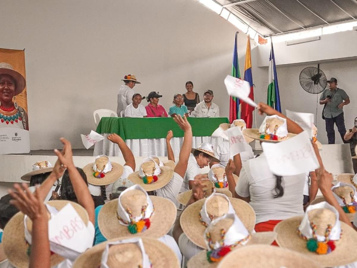 Gobierno Petro impulsa equidad en el campo con entrega masiva de tierras a mujeres