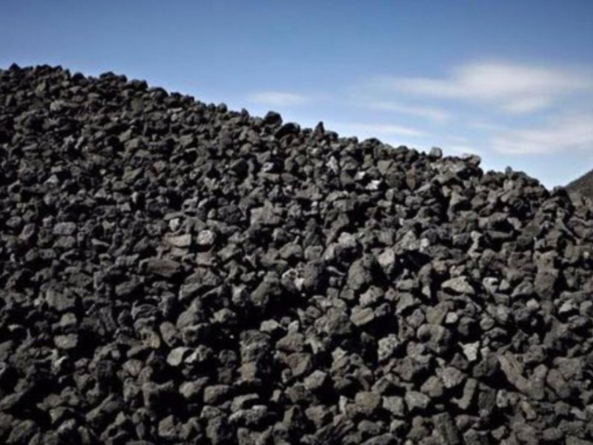 Empresa debe reubicar a comunidad afectada por explotación minera