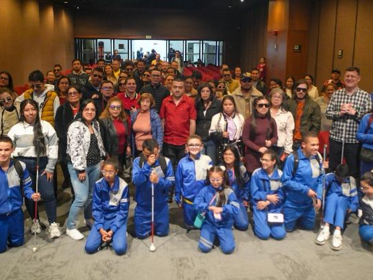 Programas de inclusión digital: discapacidad visual Colombia