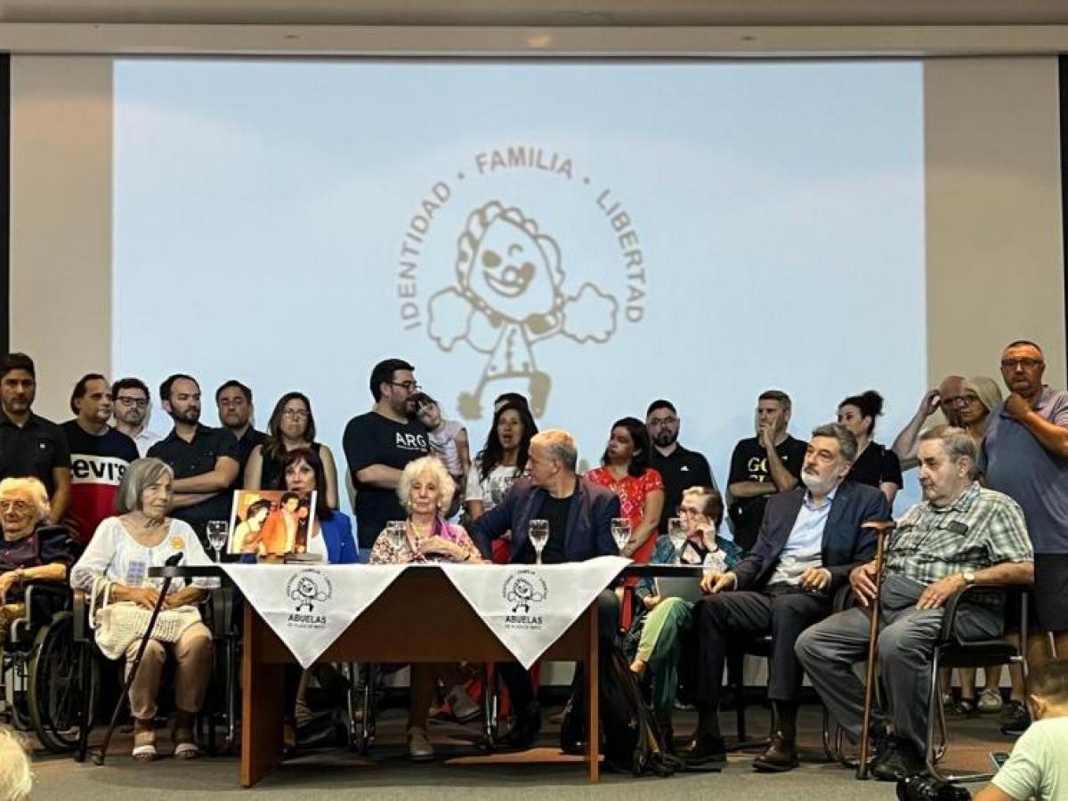 Abuelas de Plaza de Mayo localizan a un nuevo nieto desaparecido