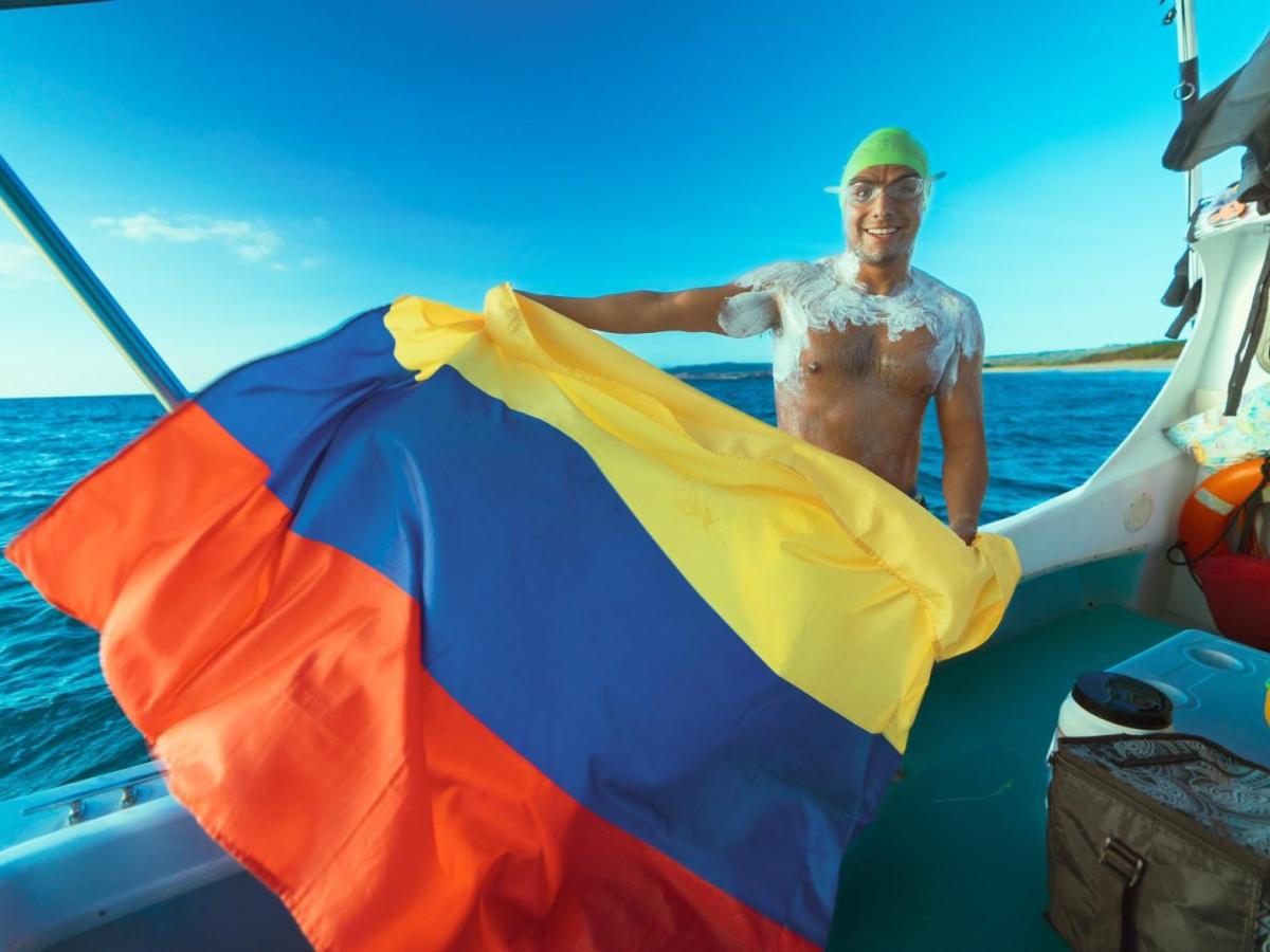 Nadador colombiano Jorge Iván del Valle impone nuevo récord 2023