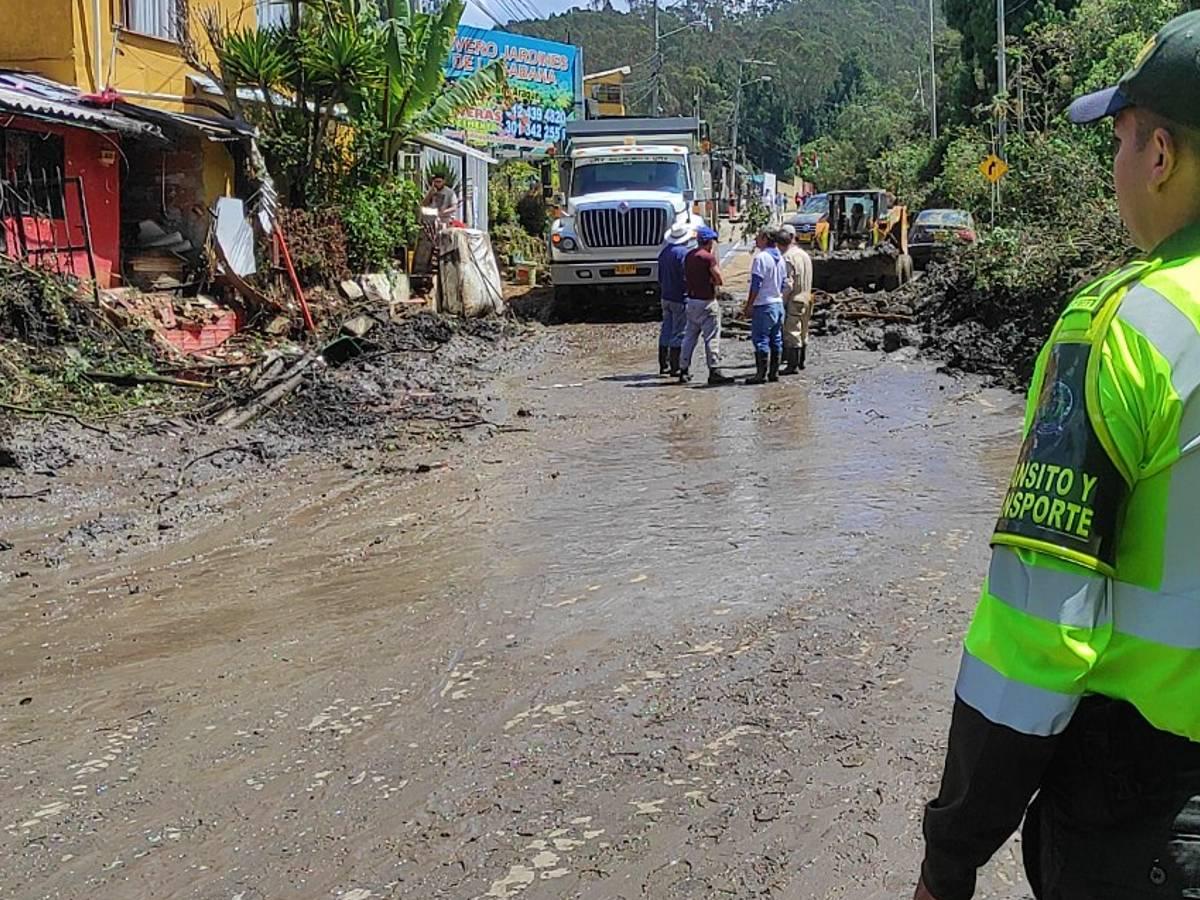Deslizamiento en la vía a La Calera