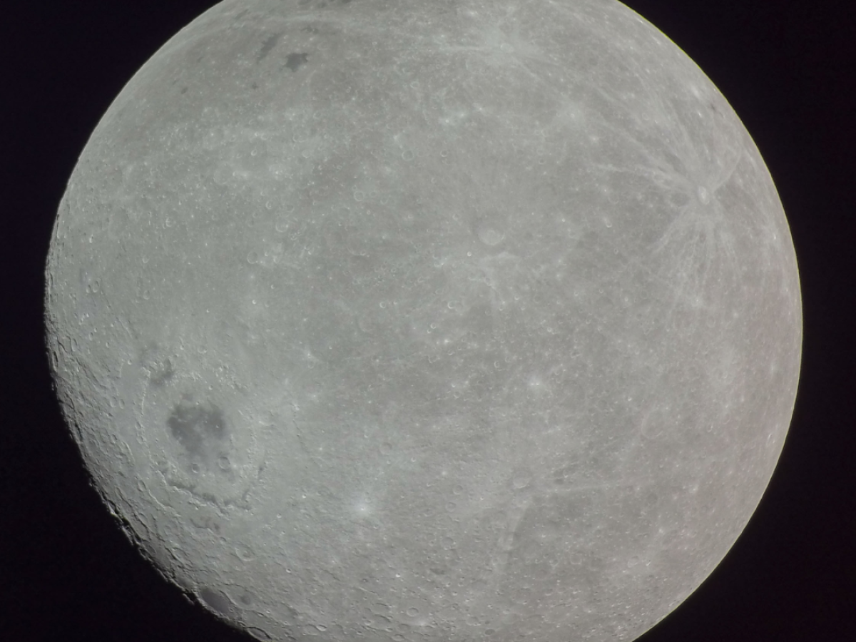 Hay un extraño silencio en la cara oculta de la Luna