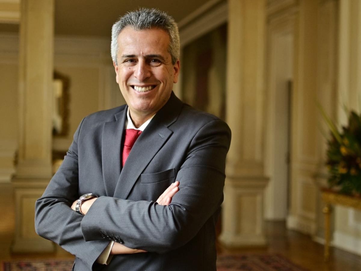 Sale Luis Fernando Velasco del MinInterior